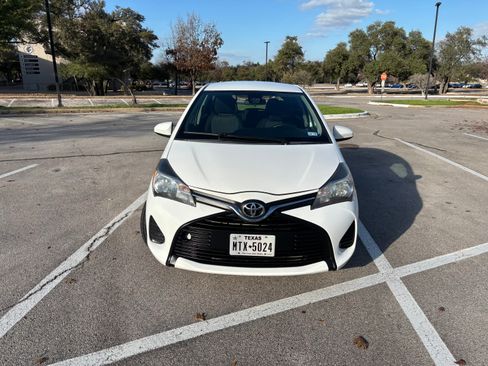 Used 2017 Toyota Yaris L image 2