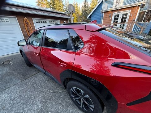 Used 2025 Toyota bZ4X FWD image 9