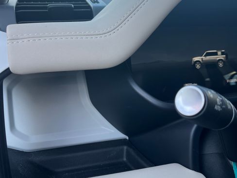 Used 2024 Land Rover Defender 110 S image 11