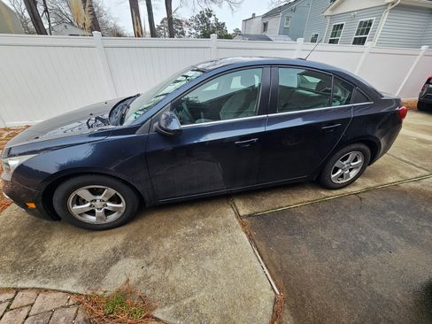 Used 2016 Chevrolet Cruze LT w/ Technology Package image 9