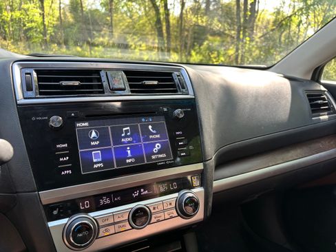 Used 2017 Subaru Outback 2.5i Touring AWD/4WD image 17