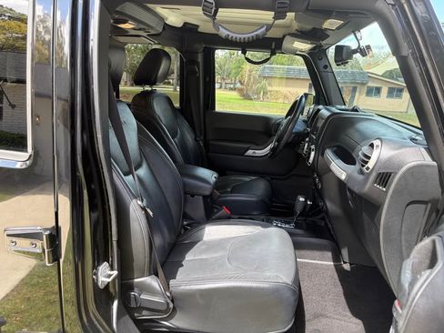 Used 2016 Jeep Wrangler Unlimited Sahara w/ Max Tow Package image 17