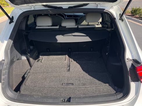 Used 2021 Volkswagen Tiguan SE R-Line w/ 3rd Row Seat Package AWD/4WD image 9