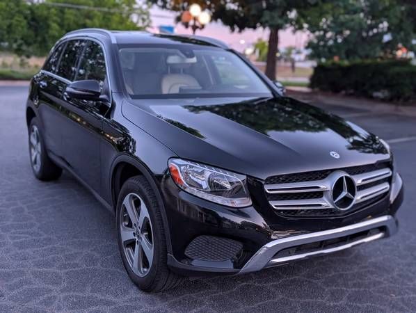 Used 2018 Mercedes-Benz GLC 300 w/ Premium Package image 4