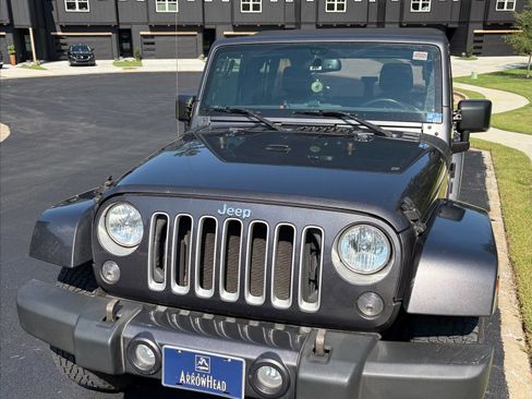 Used 2016 Jeep Wrangler Unlimited Sahara AWD/4WD image 2