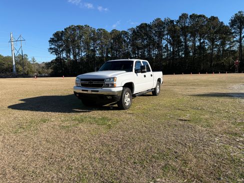Used 2007 Chevrolet Silverado 1500 LT w/ Onstar Plus Package image 9