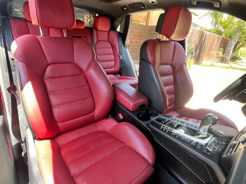 Used 2020 Porsche Macan Turbo AWD/4WD image 4