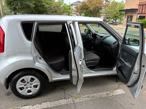 Used 2013 Kia Soul FWD image 12