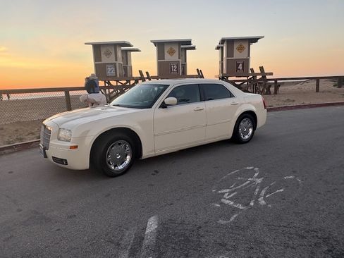 Used 2006 Chrysler 300 Touring image 2