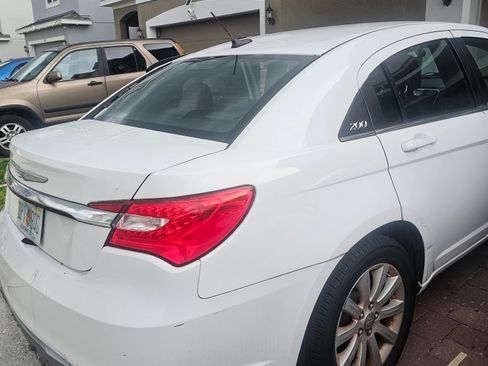 Used 2012 Chrysler 200 Touring FWD image 11