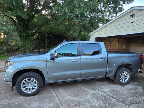 Used 2024 Chevrolet Silverado 1500 LT AWD/4WD image 1
