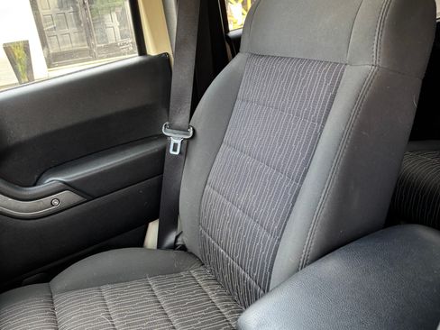 Used 2011 Jeep Wrangler Unlimited Sport image 12