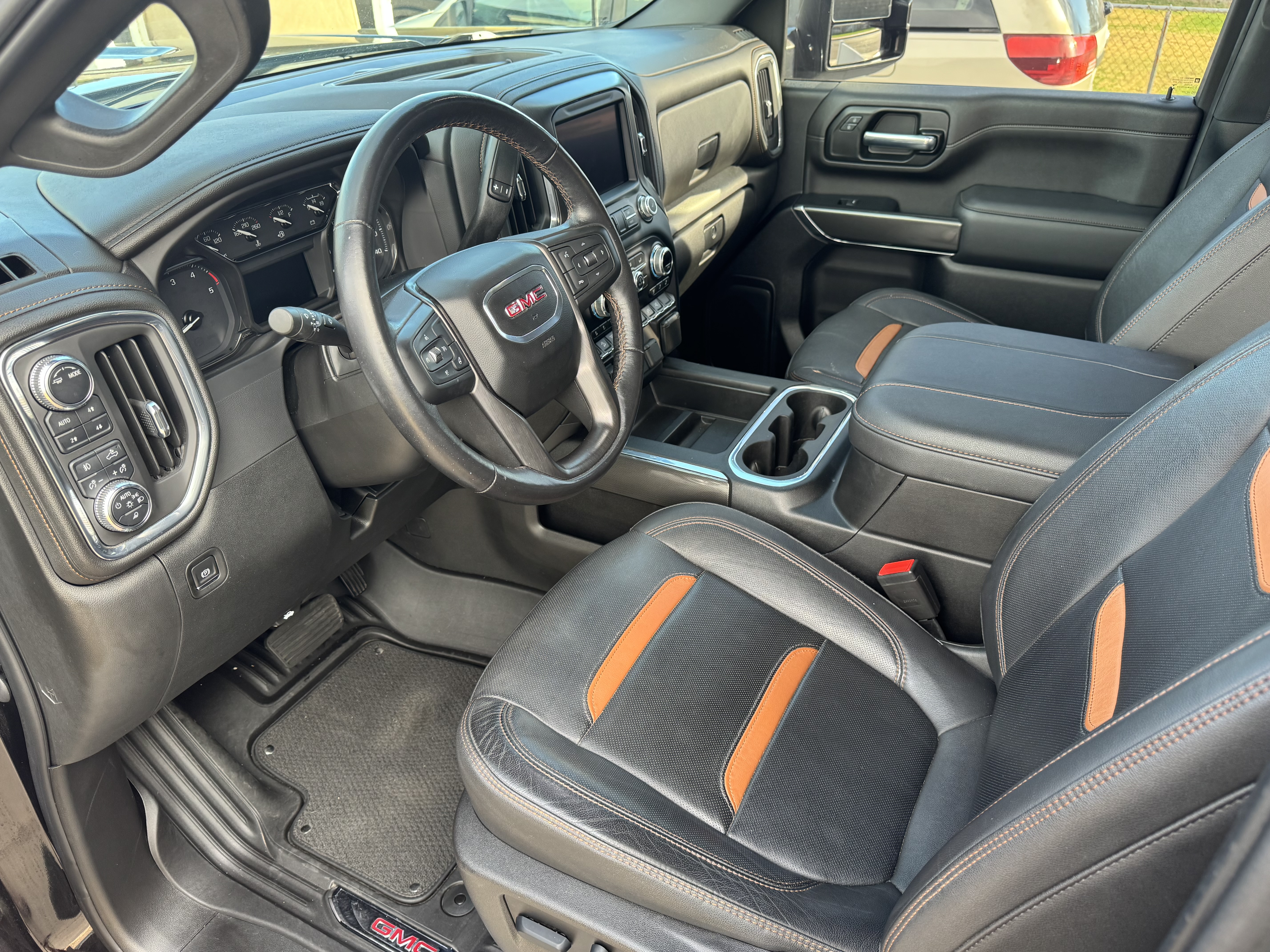 Used 2023 GMC Sierra 2500 AT4 w/ Gooseneck/5TH Wheel Package AWD/4WD image 8