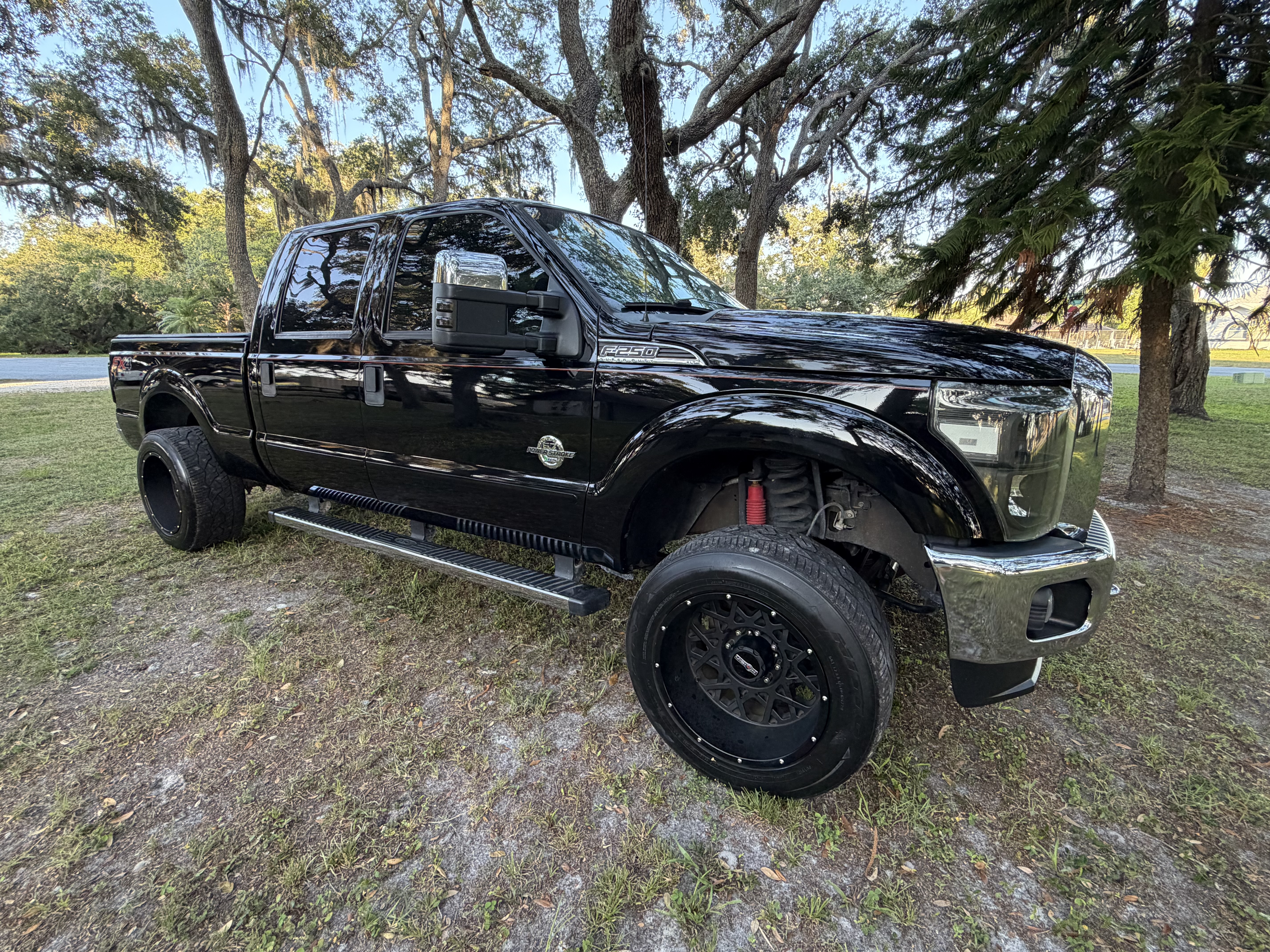 Used 2016 Ford F250 XLT w/ XLT Premium Package AWD/4WD image 10
