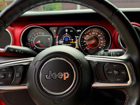 Used 2018 Jeep Wrangler Unlimited Rubicon AWD/4WD image 9