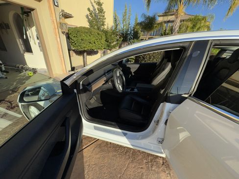 Used 2018 Tesla Model 3 Long Range image 9