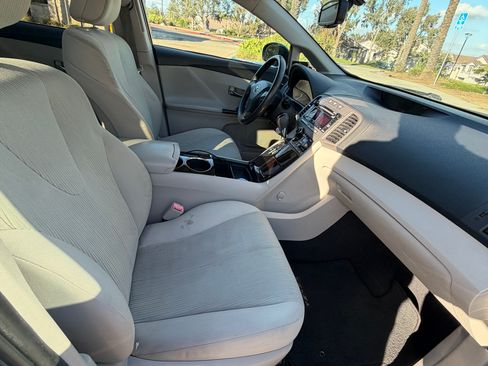 Used 2010 Toyota Venza image 9
