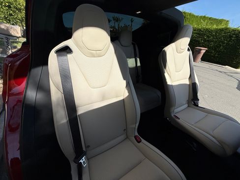 Used 2023 Tesla Model X Plaid image 11