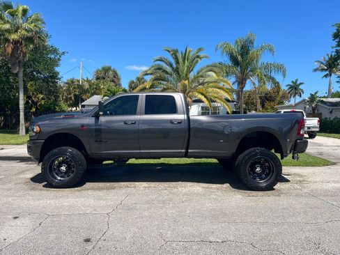 Used 2022 RAM 3500 Big Horn w/ Night Edition AWD/4WD image 8