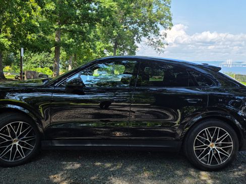 Used 2024 Porsche Cayenne Coupe AWD/4WD image 8