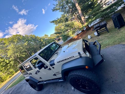 Used 2017 Jeep Wrangler Unlimited Sport w/ Connectivity Group image 11