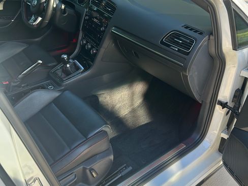 Used 2019 Volkswagen GTI SE FWD image 18