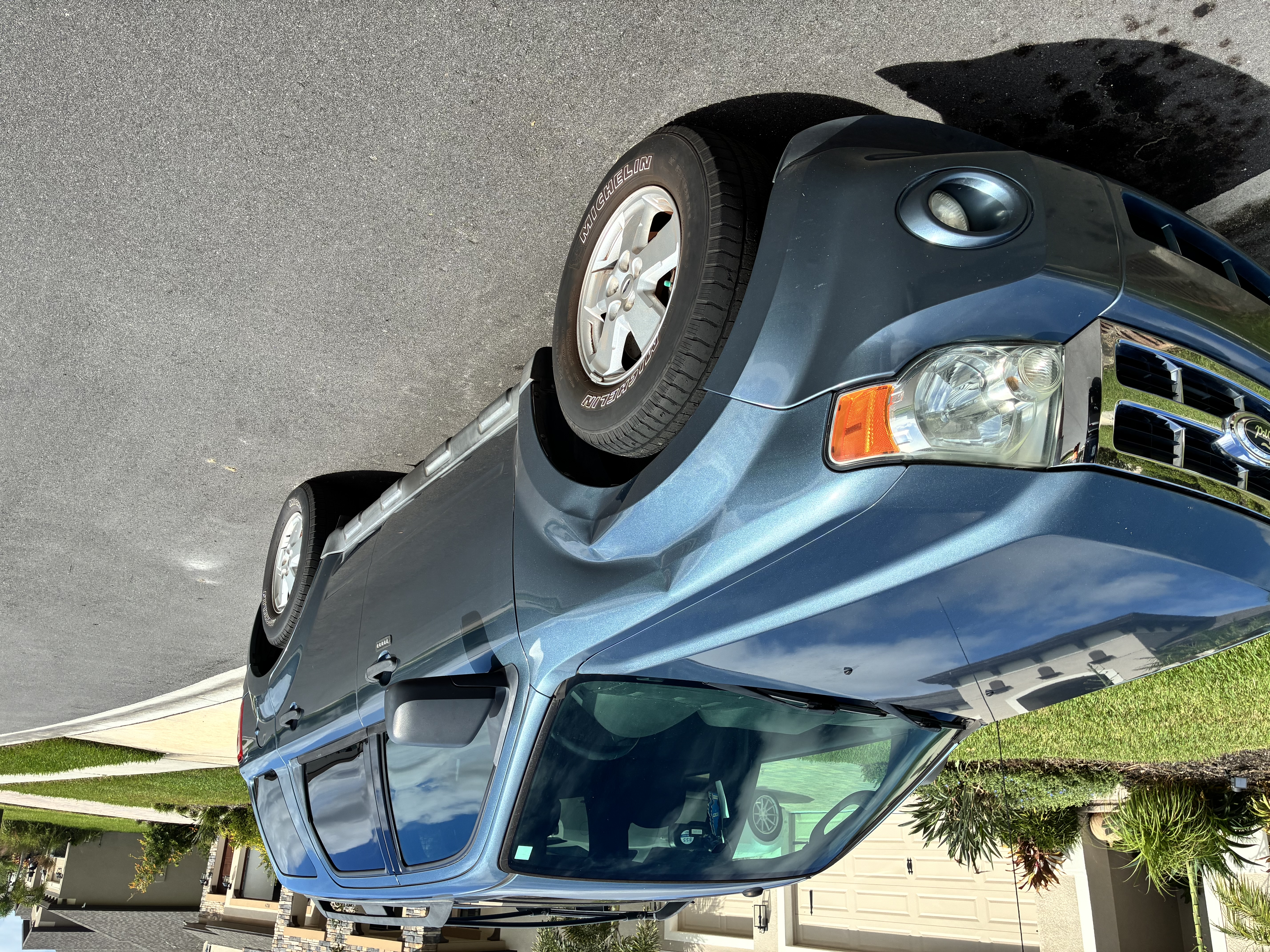 Used 2010 Ford Escape XLT AWD/4WD image 4