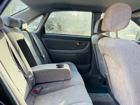 Used 2002 Toyota Avalon XLS image 10