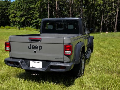 Used 2021 Jeep Gladiator Sport w/ Trailer Tow Package AWD/4WD image 13