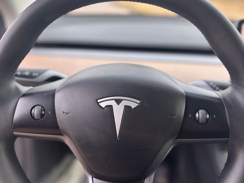 Used 2023 Tesla Model Y Long Range image 15