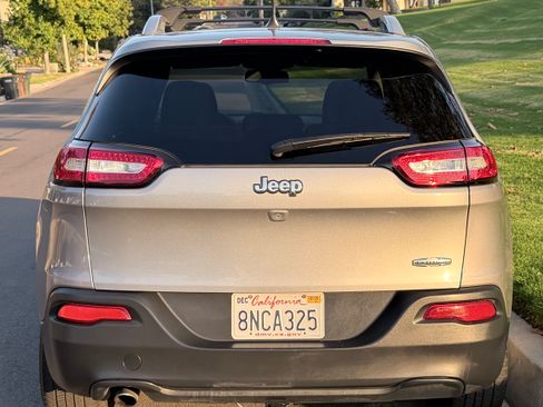 Used 2016 Jeep Cherokee Latitude w/ Comfort/Convenience Group FWD image 6