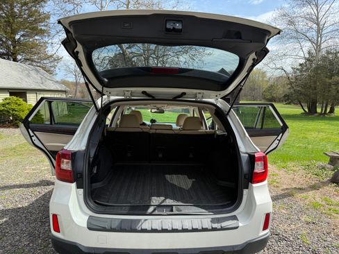 Used 2016 Subaru Outback 3.6R Limited image 2