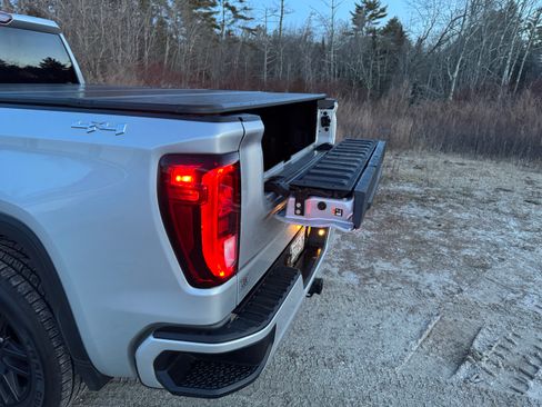 Used 2022 GMC Sierra 1500 Elevation image 9