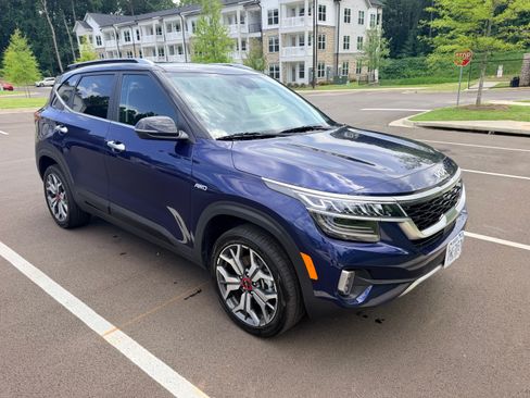 Used 2022 Kia Seltos SX AWD/4WD image 2