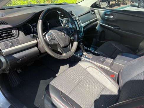Used 2015 Toyota Camry SE w/ Moonroof Package FWD image 20
