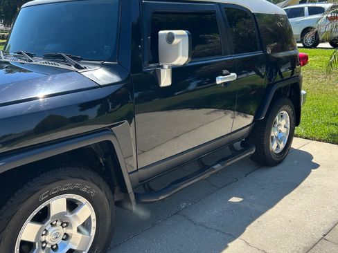 Used 2007 Toyota FJ Cruiser 2WD w/ Upgrade Pkg 1 image 2