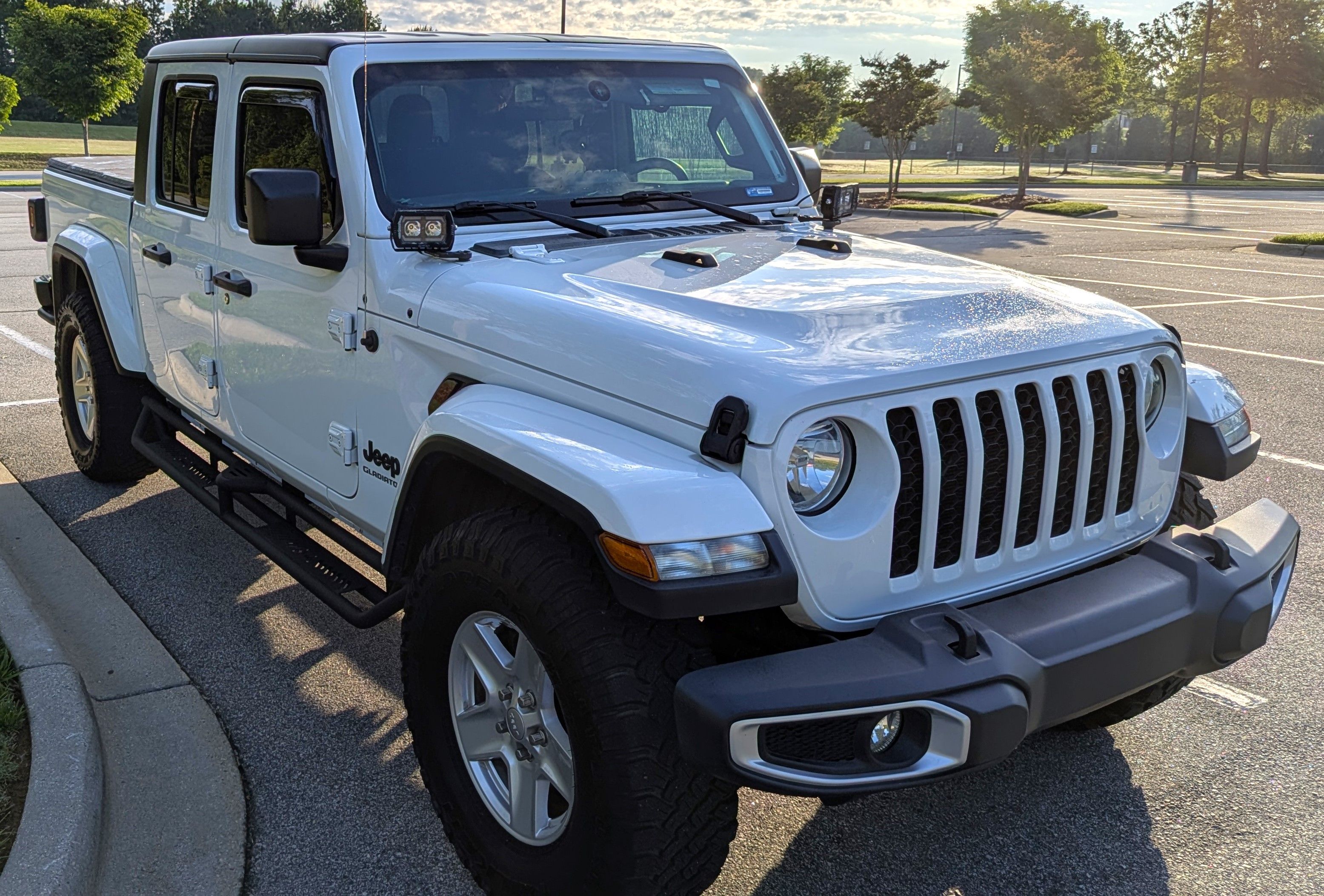 Used 2021 Jeep Gladiator Sport AWD/4WD image 2