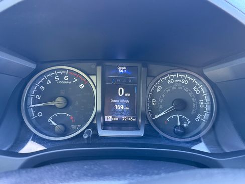 Used 2022 Toyota Tacoma TRD Off-Road image 11