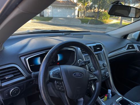 Used 2017 Ford Fusion SE image 18