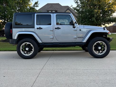 Used 2015 Jeep Wrangler Unlimited Sahara w/ Dual Top Group image 5