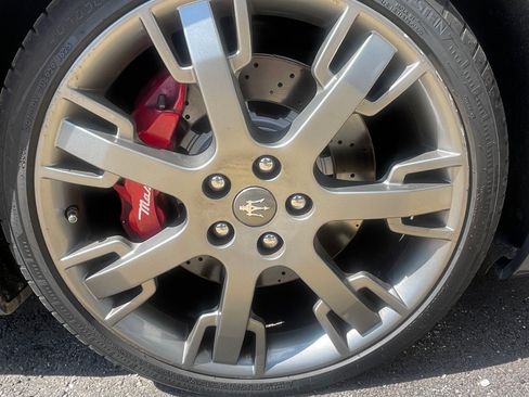 Used 2015 Maserati GranTurismo Convertible RWD image 19