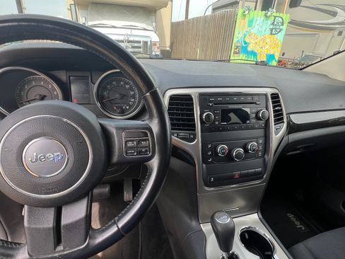 Used 2012 Jeep Grand Cherokee Laredo w/ Laredo E Group image 8