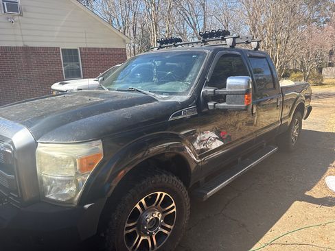 Used 2014 Ford F250 Platinum w/ FX4 Off-Road Package image 2