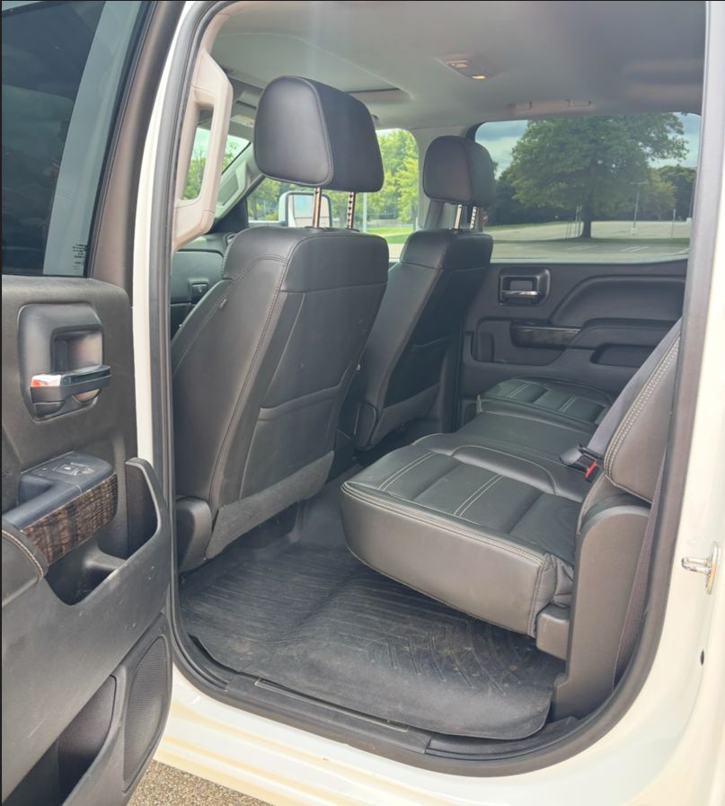 Used 2016 GMC Sierra 2500 Denali w/ Duramax Plus Package AWD/4WD image 12