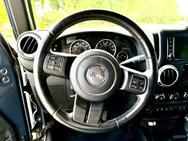 Used 2016 Jeep Wrangler Unlimited Sahara w/ Connectivity Group AWD/4WD image 16