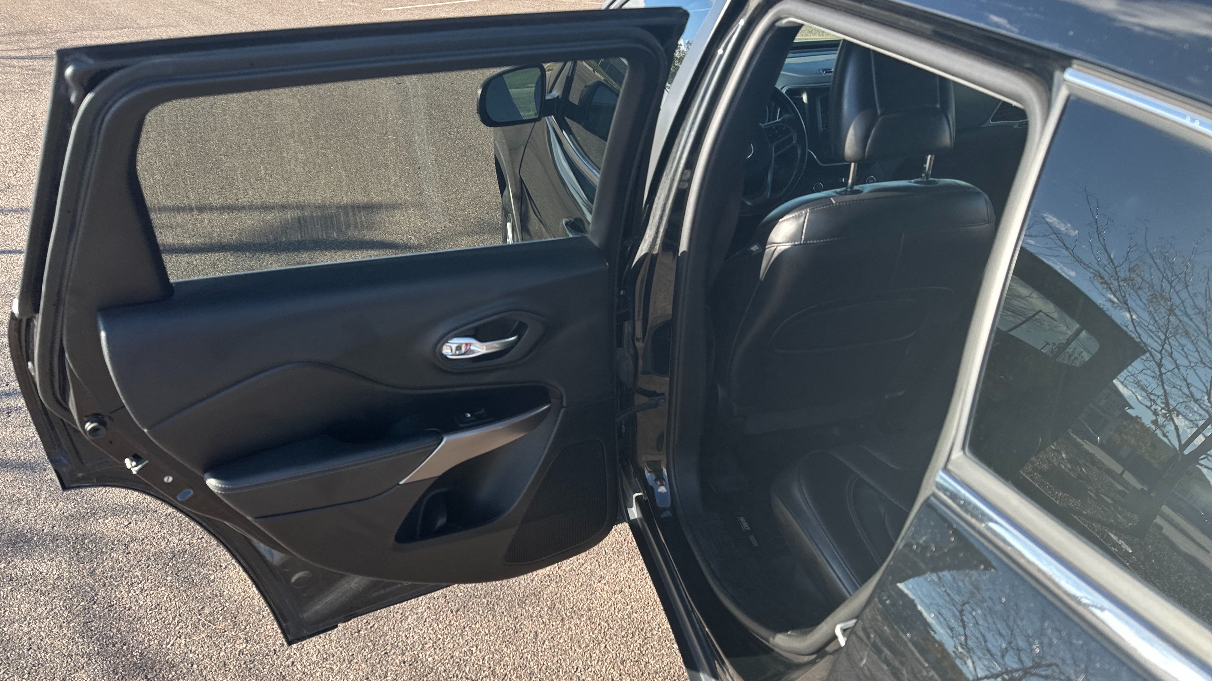 Used 2021 Jeep Cherokee Latitude Lux AWD/4WD image 28