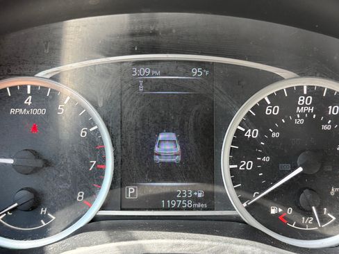 Used 2018 Nissan Sentra S FWD image 9