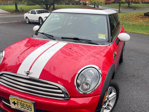 Used 2012 MINI Cooper Hardtop image 2