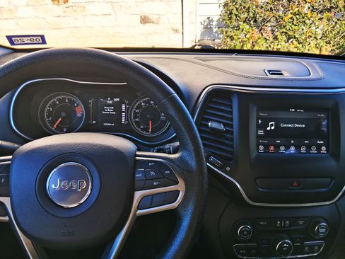 Used 2019 Jeep Cherokee Latitude w/ Popular Appearance Group image 12