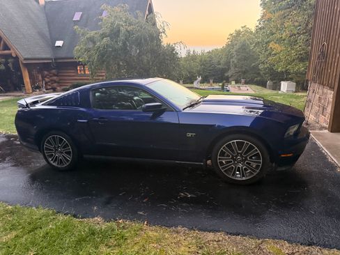 Used 2010 Ford Mustang GT Premium RWD image 8